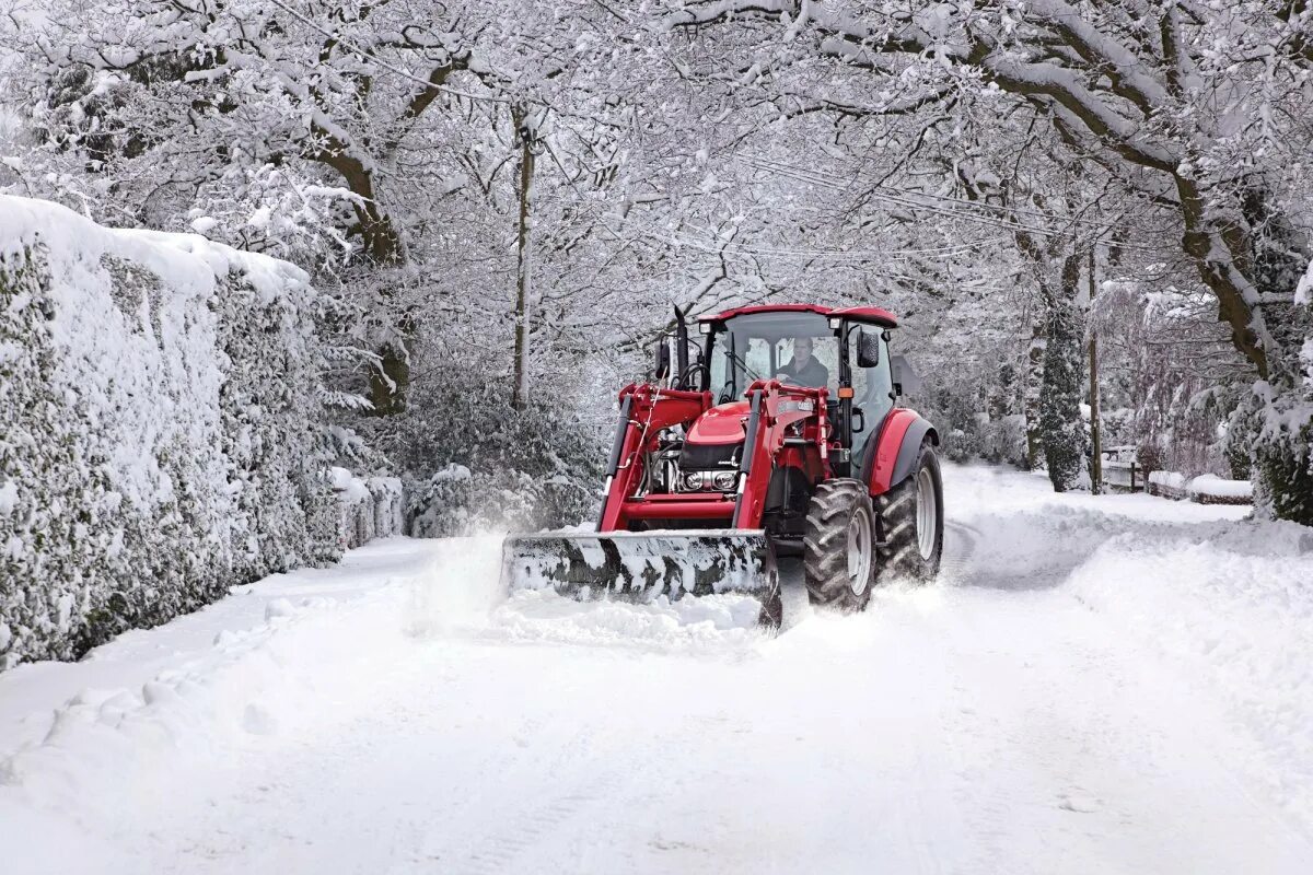 Трактор снег. Тракторист. Снегоуборочная техника case. Трактор кдм снегоуборочный. Трактор очистить снег.