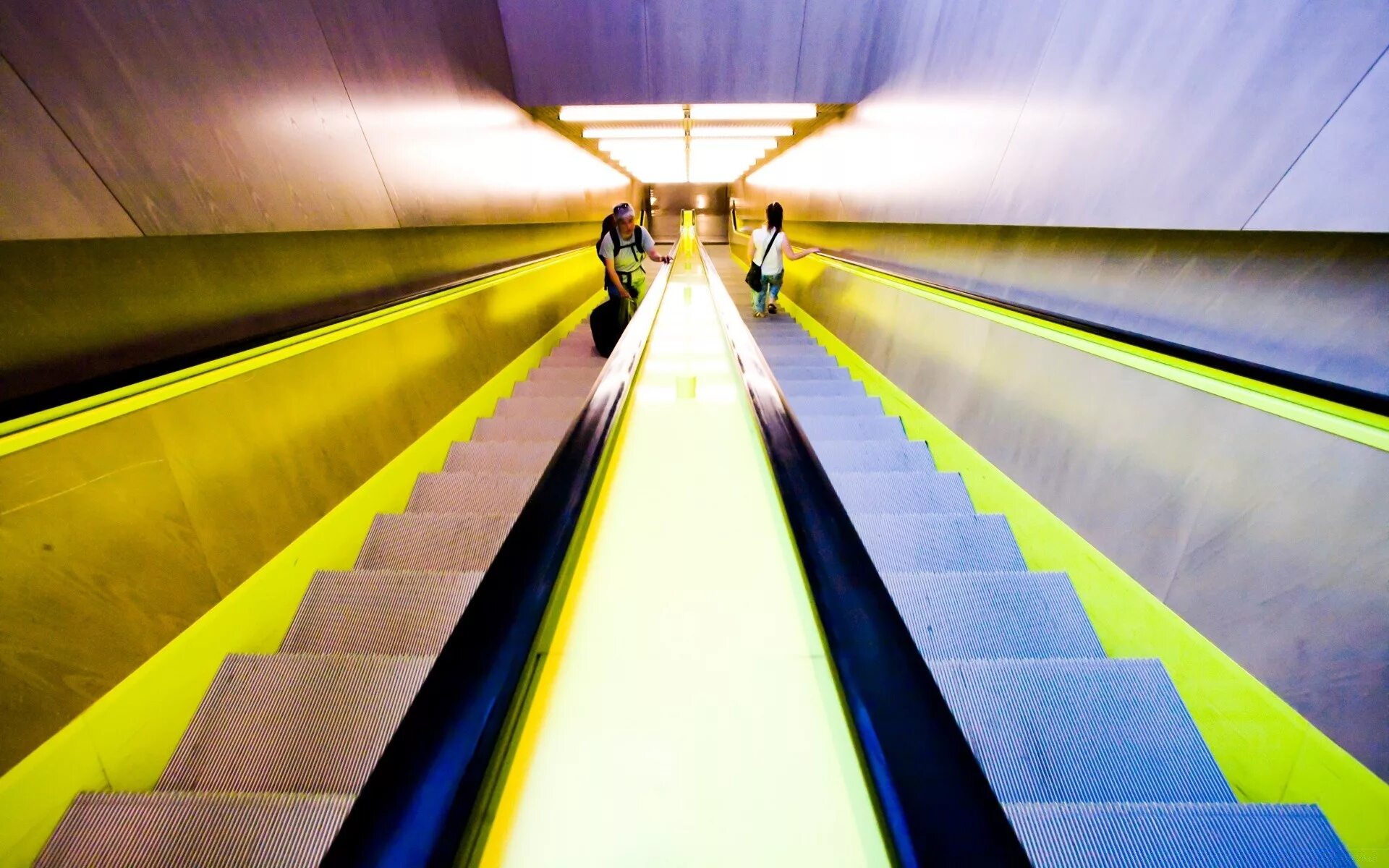 Подъемный эскалатор. Эскалатор. Эскалатор в метро. Эскалатор в архитектуре. Горизонтальный эскалатор.