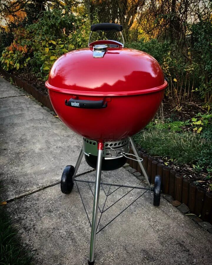 Weber master. Гриль Weber красный. Мастер тач Вебер. Weber Master Touch 57 modified. Weber Master Touch со столиком.