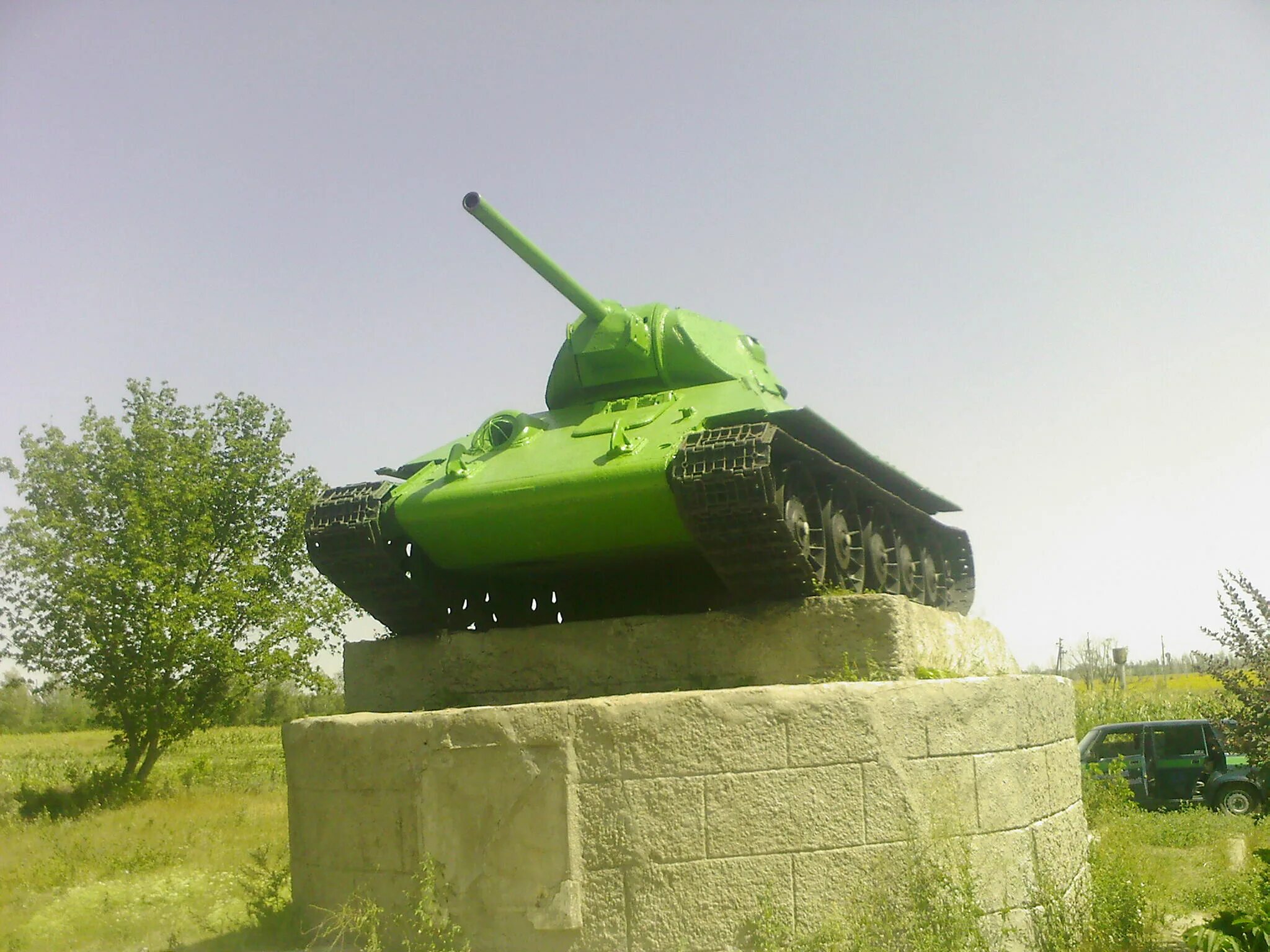 Танковый участок. Луганск танк т 34. Мемориальный танк т-34 Астрахань. Русский танк т 34. Т34 Краснодон.
