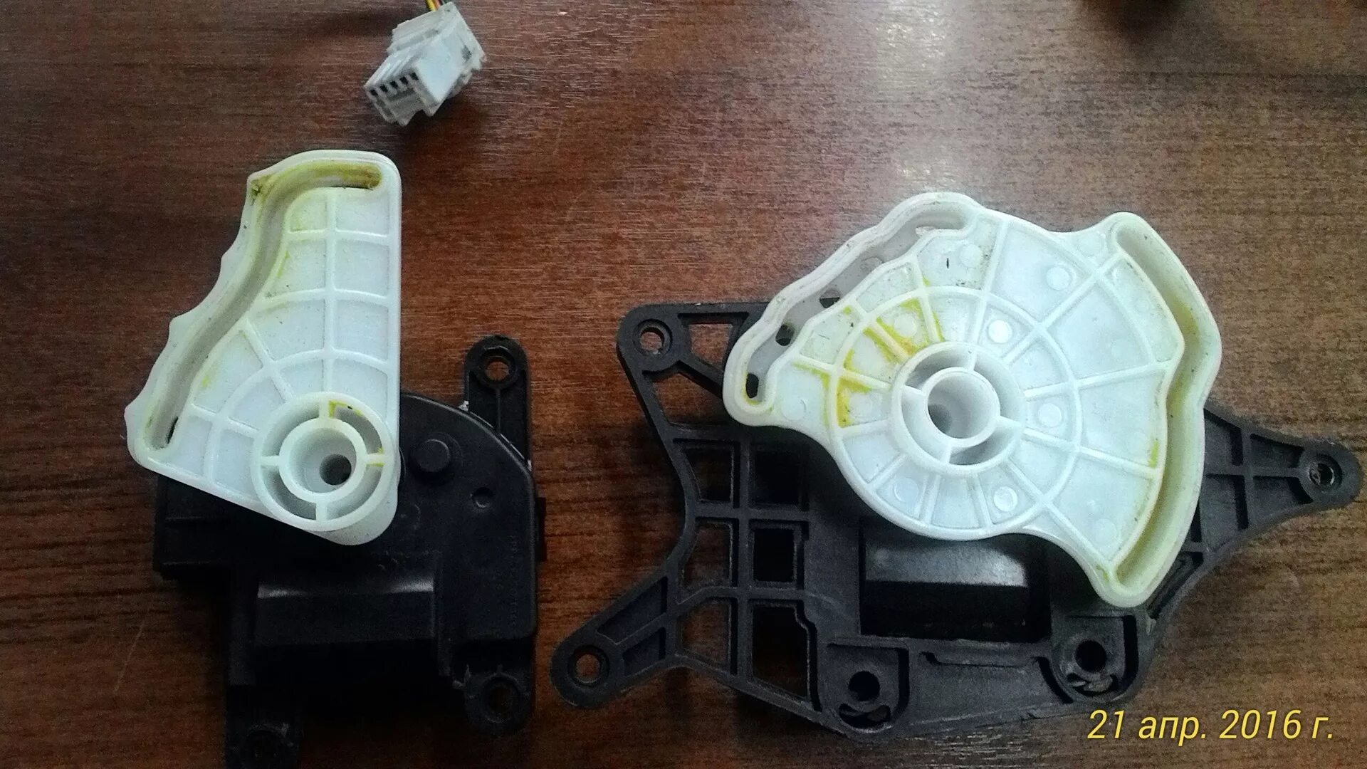 Hyundai solaris привод. Привод заслонки отопителя solaris-1 климат. заслонка климат контроля хендай солярис. заслонка печки солярис 1.6. заслонка отопителя солярис 2.