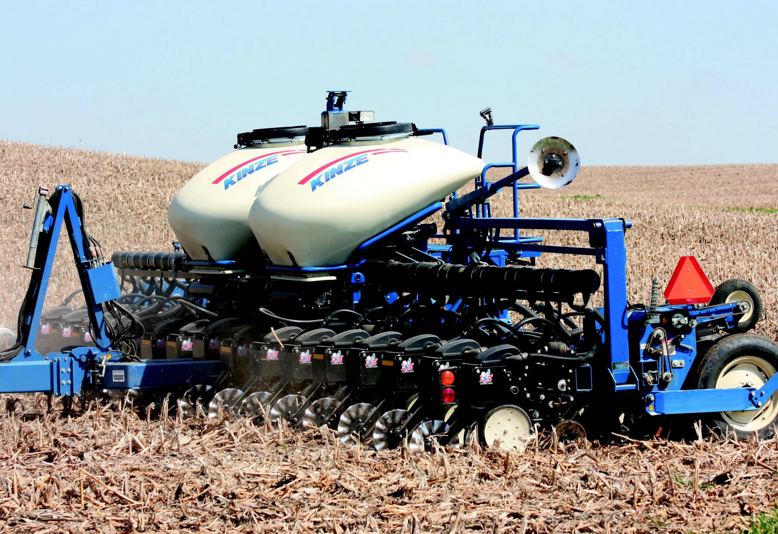 Kinze 3705. Посевной комплекс Kinza. Сеялка 3705. Kinze 4805.