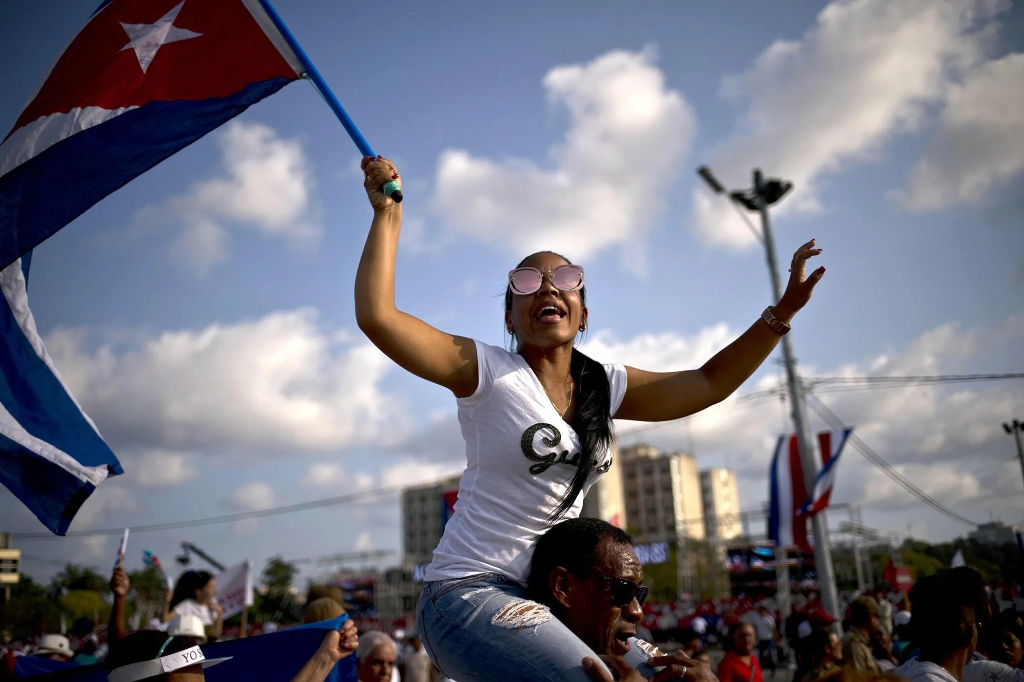 Куба движение 26 июля фото. Куба сейчас фото. May Day March.
