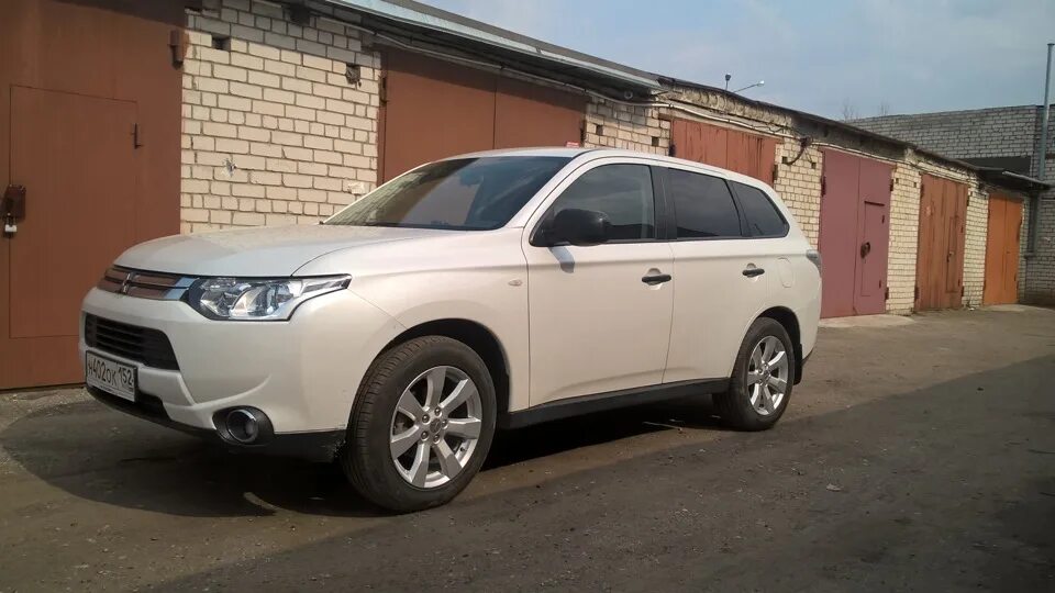 Mitsubishi Outlander 3.0 at, 2014,. Диски на Outlander 3. Диски на Аутлендер 2014 года.