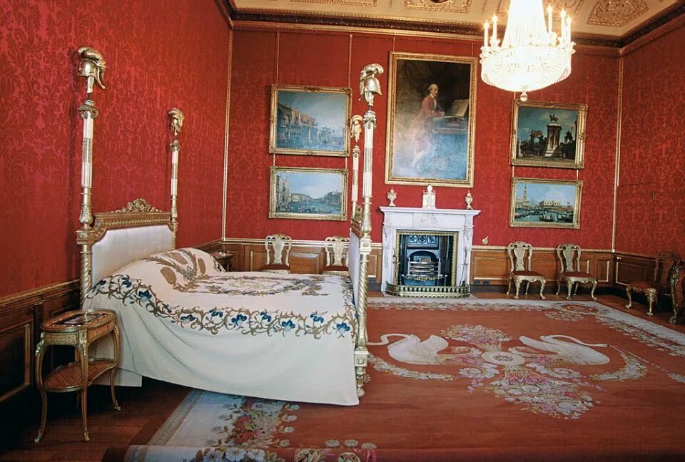 Inspecting 11 Rooms From The Queen’s Gambit Queen's gambit, Vegas hotel rooms, D