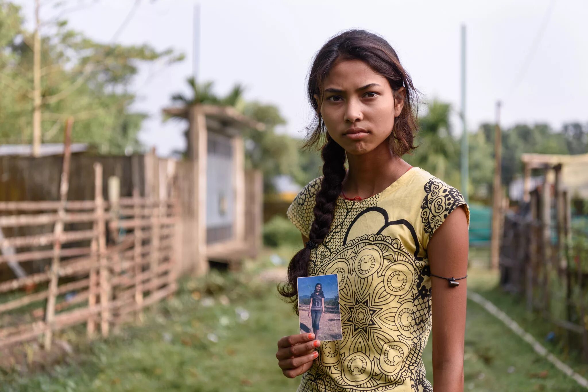 Village women. Девочки Бангладеш. Бедные индийские женщины. Юные девушки Бангладеш.