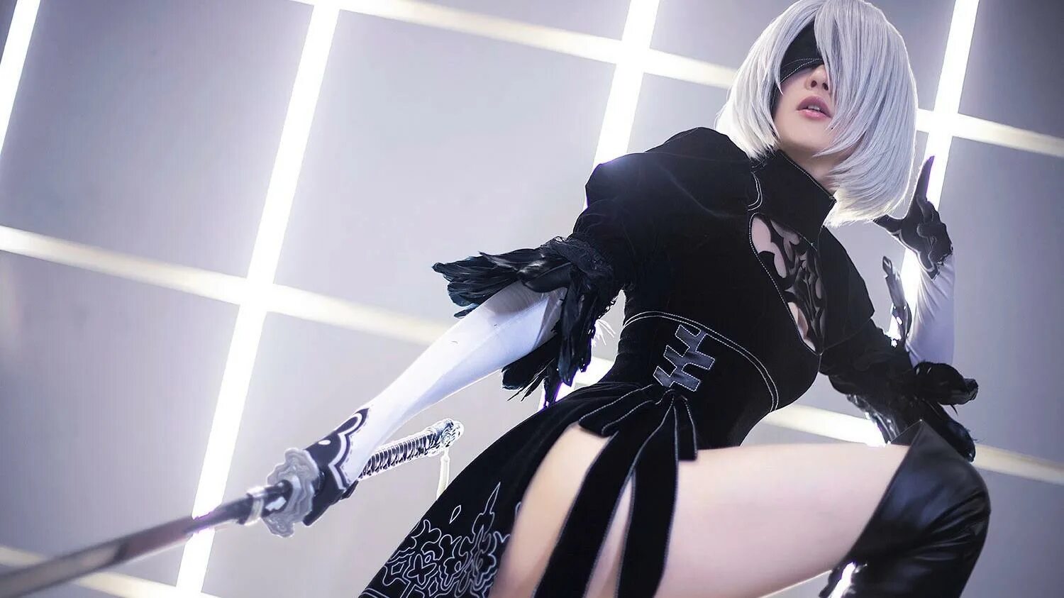 2b automata 18. 2b из NIER: Automata. NIER 2b +18. 2 B NIER Automata. NIER 2b косплей.