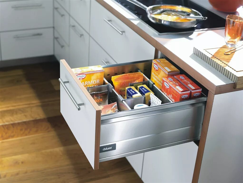 Фурнитура hettich и blum. Выдвижные ящики legrabox blum. Ящик legrabox pure. Фурнитура hettich и blum. Ящик blum legrabox pure.