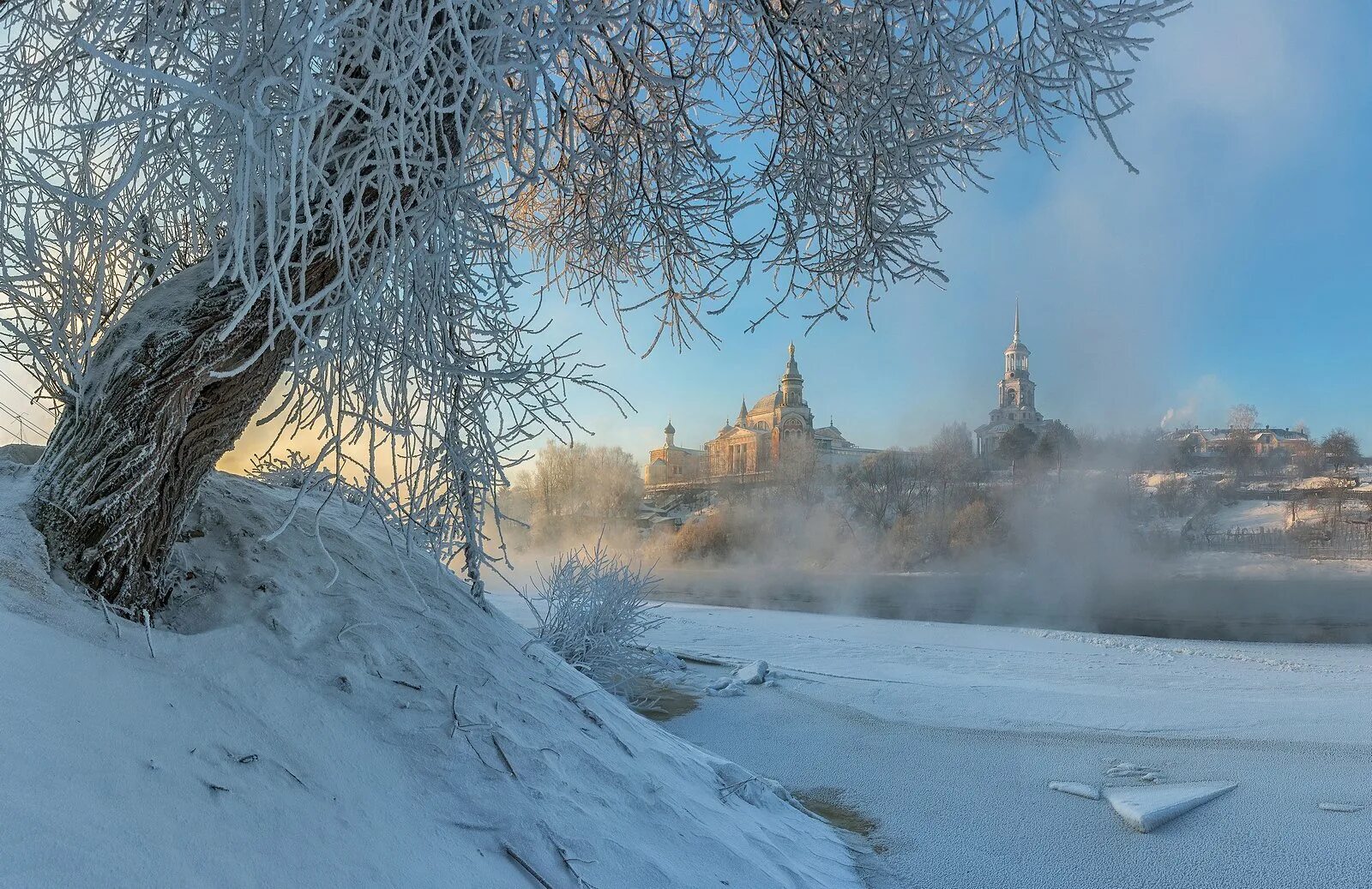 Russia winters are cold. Зимний пейзаж. Россия зимой. Зизима в России. Зимние пейзажи России.