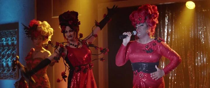 Фильм про женщину которая унаследовала гей-бар покойного сына. Королева этих клубов ааа. Сценическая мать фильм 2020. Королева клуба. Stage mother 2020.