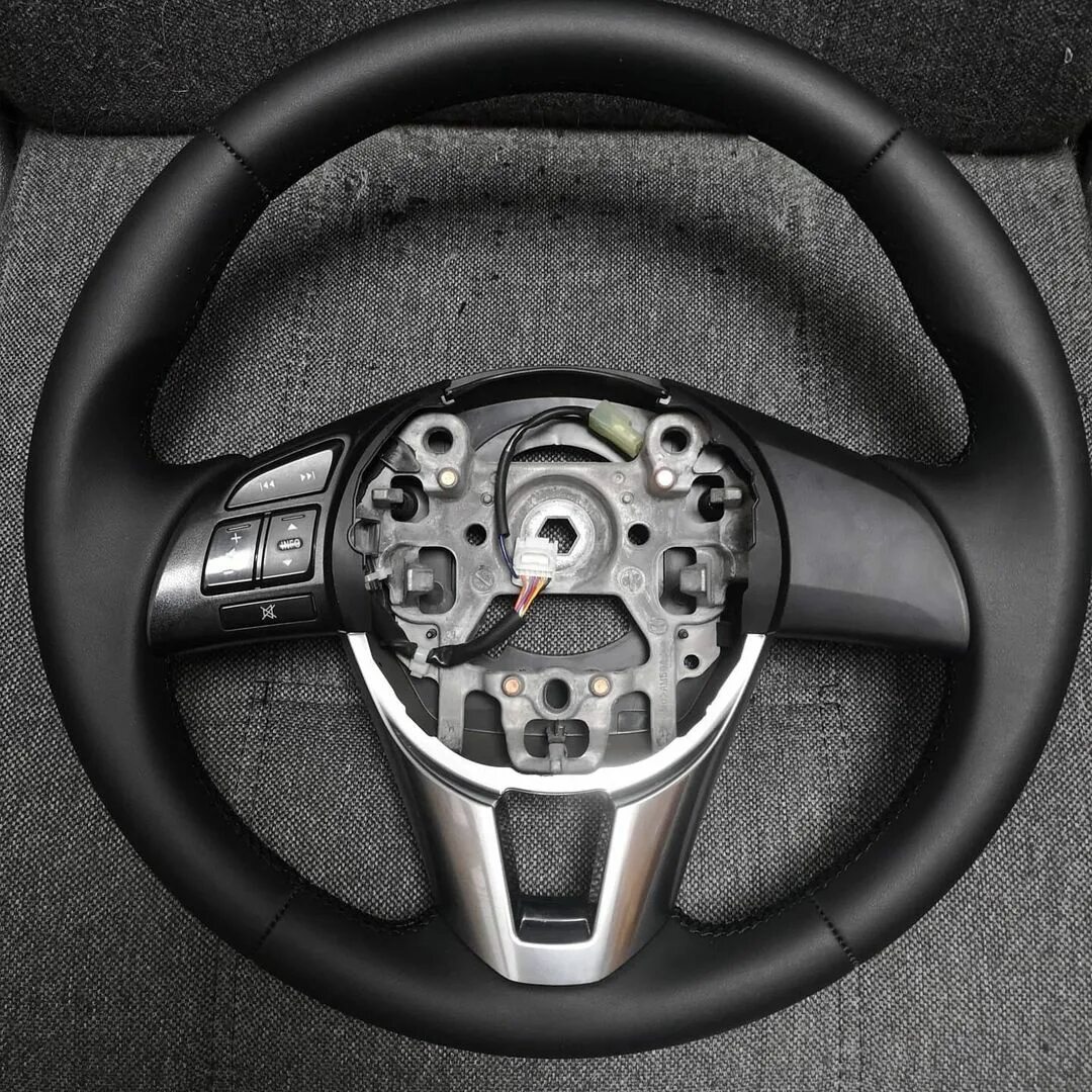 руль ауди а1. руль ауди а5 s line. машина с двумя рулями. руль ауди s line c6. перешитый руль ауди а4 b6.