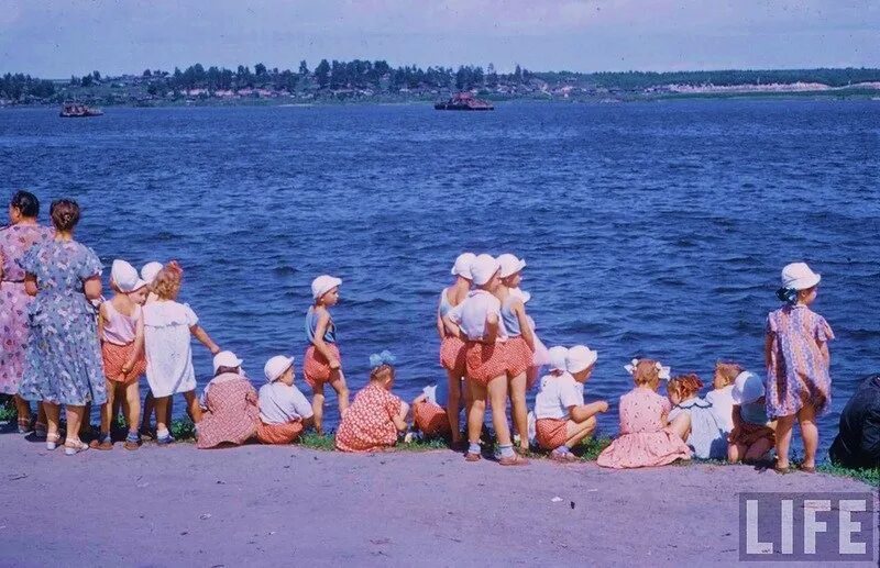 1958 год россия. Волга Волга 1958. Советский пляж. Детский пляж СССР. Путешествие по СССР.