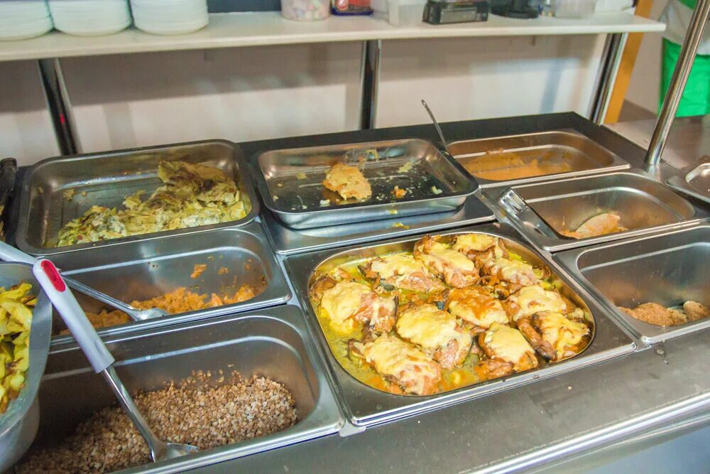 Блюда в столовой. Гарниры столовая. Раздача блюд в столовой. Шведский стол. Гарниры для столовой общепита.