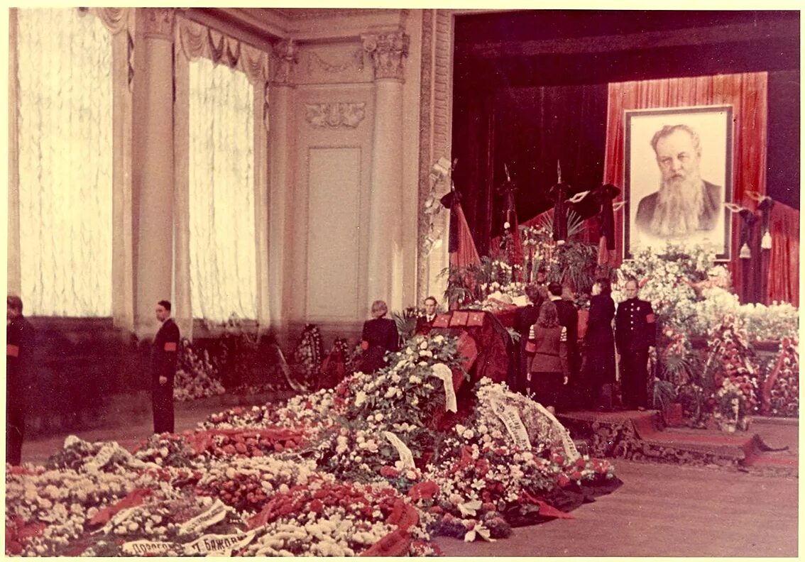 10 декабря 1950. Генеральная ассамблея оон. 10 декабря 1950. Генеральная ассамблея оон 1948. Бухарест трамвай.