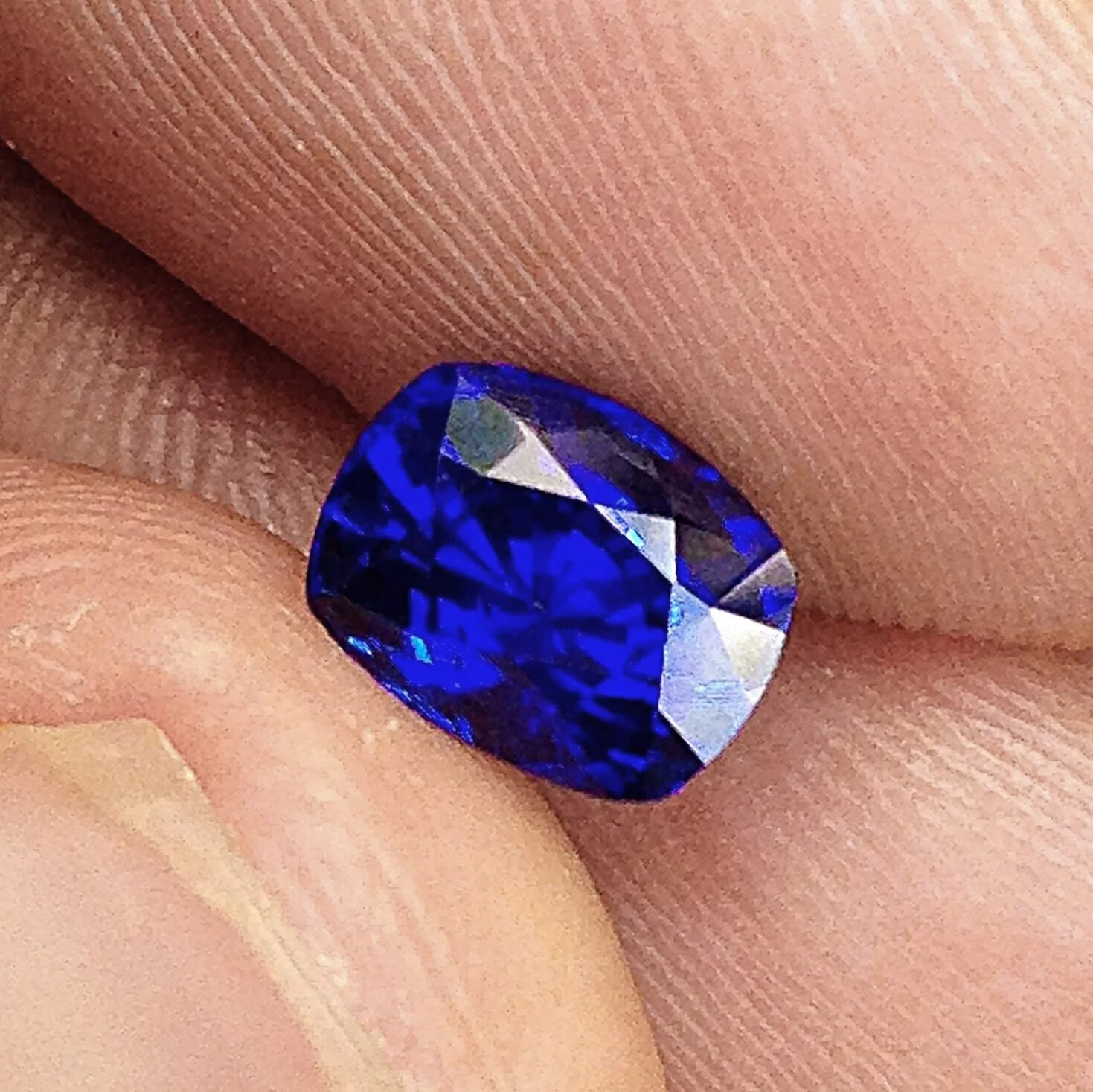 Сапфир блю. Под сапфир. Камень кашмирский сапфир. Катарский сапфир. Сапфир катарагама.