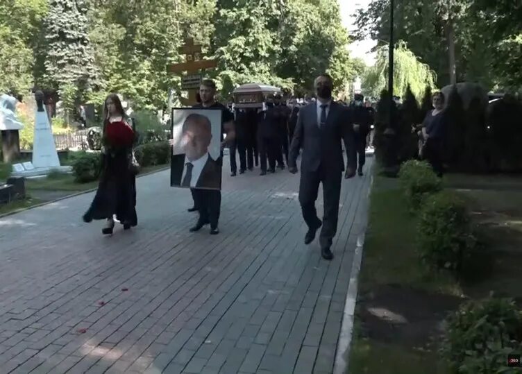 Прощание с Владимиром Меньшовым. Прощальный кортеж на похоронах.