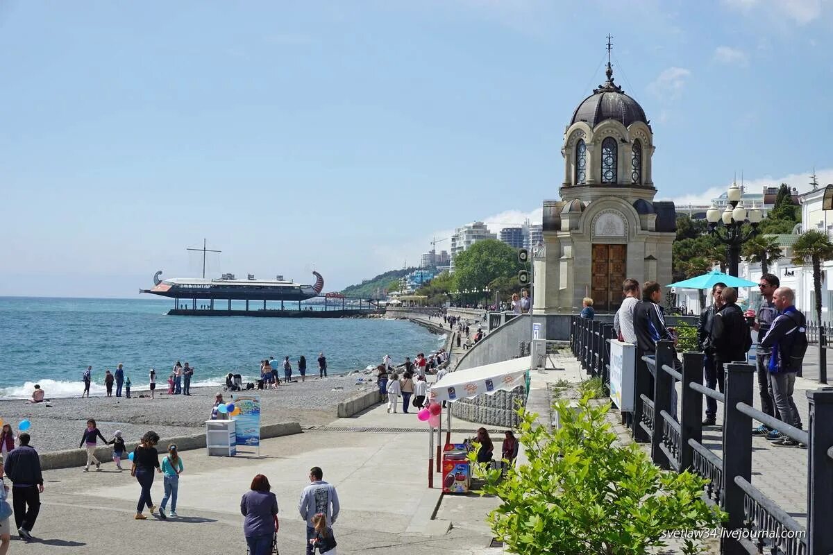 Ялта туризм 2021. Ялта отдых. Ялта юбк набережная. Набережная ялта туристы. Куда можно сходить в ялте.