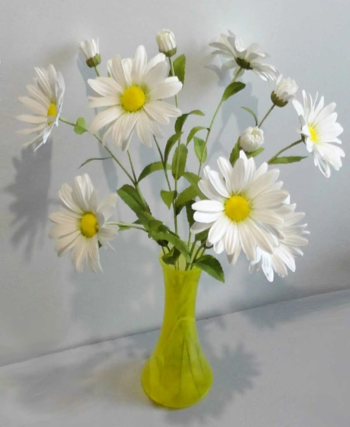 композиция из ромашек. мастер класс ромашка. объемные ромашки. букет ромашек из фоамирана. сделать букет ромашек.