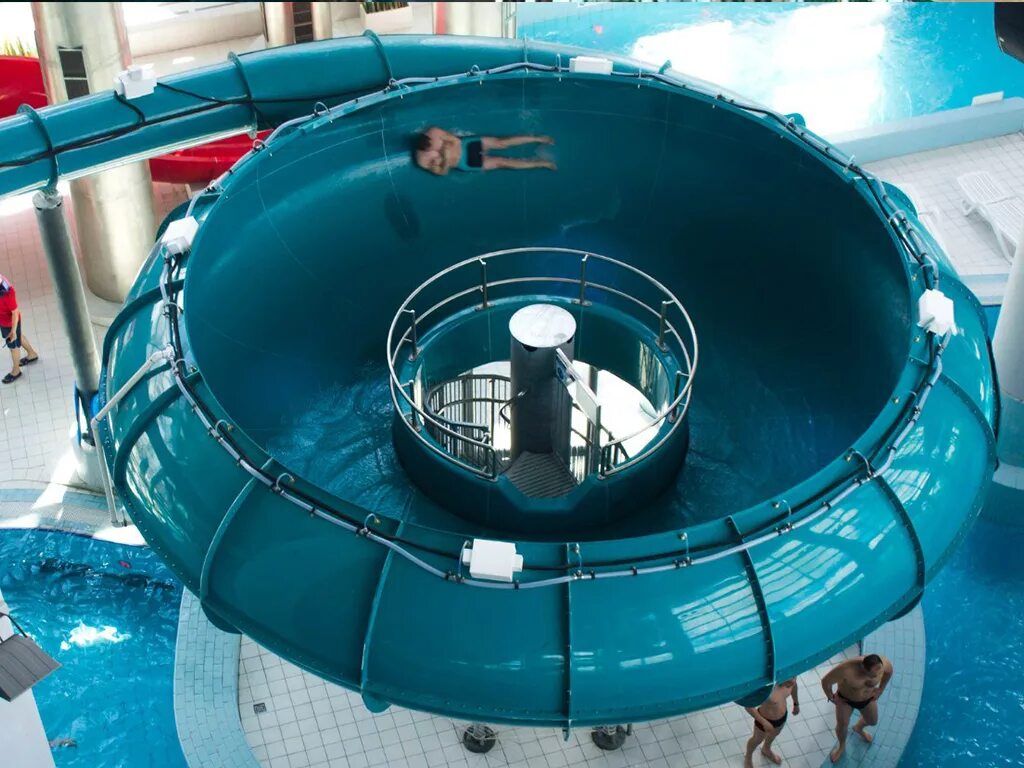 Аква минск аквапарк лебяжий. Куда сходить в минске сегодня. Где погулять в кирове. Аквапарк вечеринка ночная веселье. Аквапарк минск горки.