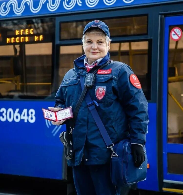 Метрополитен телефон отдела кадров. Контролеры в метро. Контролеры Москва. Форма контролера метро. Контролёр в метрополитене.