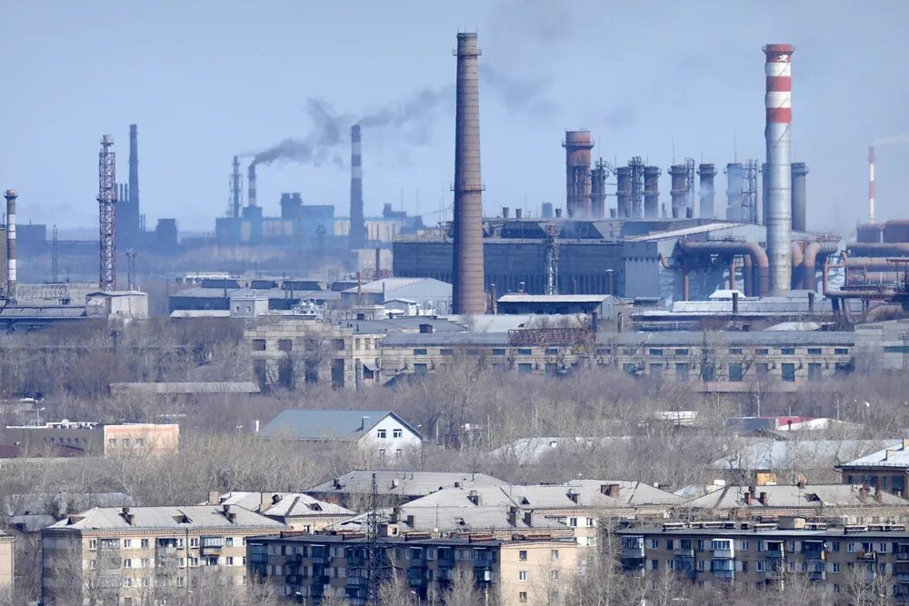 Самые промышленные города россии. Новокузнецк заводы. Новокузнецк самый грязный город. Уфимский промышленный завод. Салават экология.