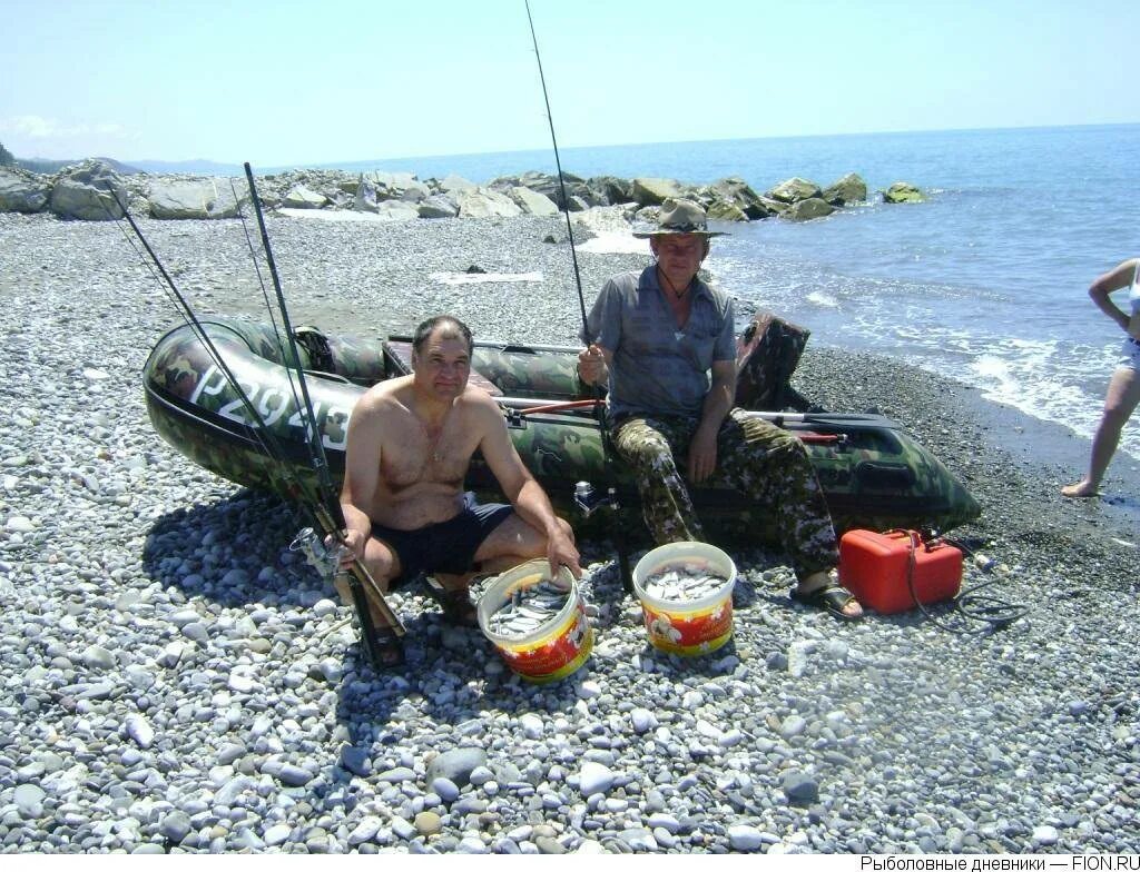 Ловля на черном море с берега. Ловля барабульки в черном море с лодки. Рыбалка на барабульку на черном море. Рыбалка в черном море с катера. Улов в Крыму.