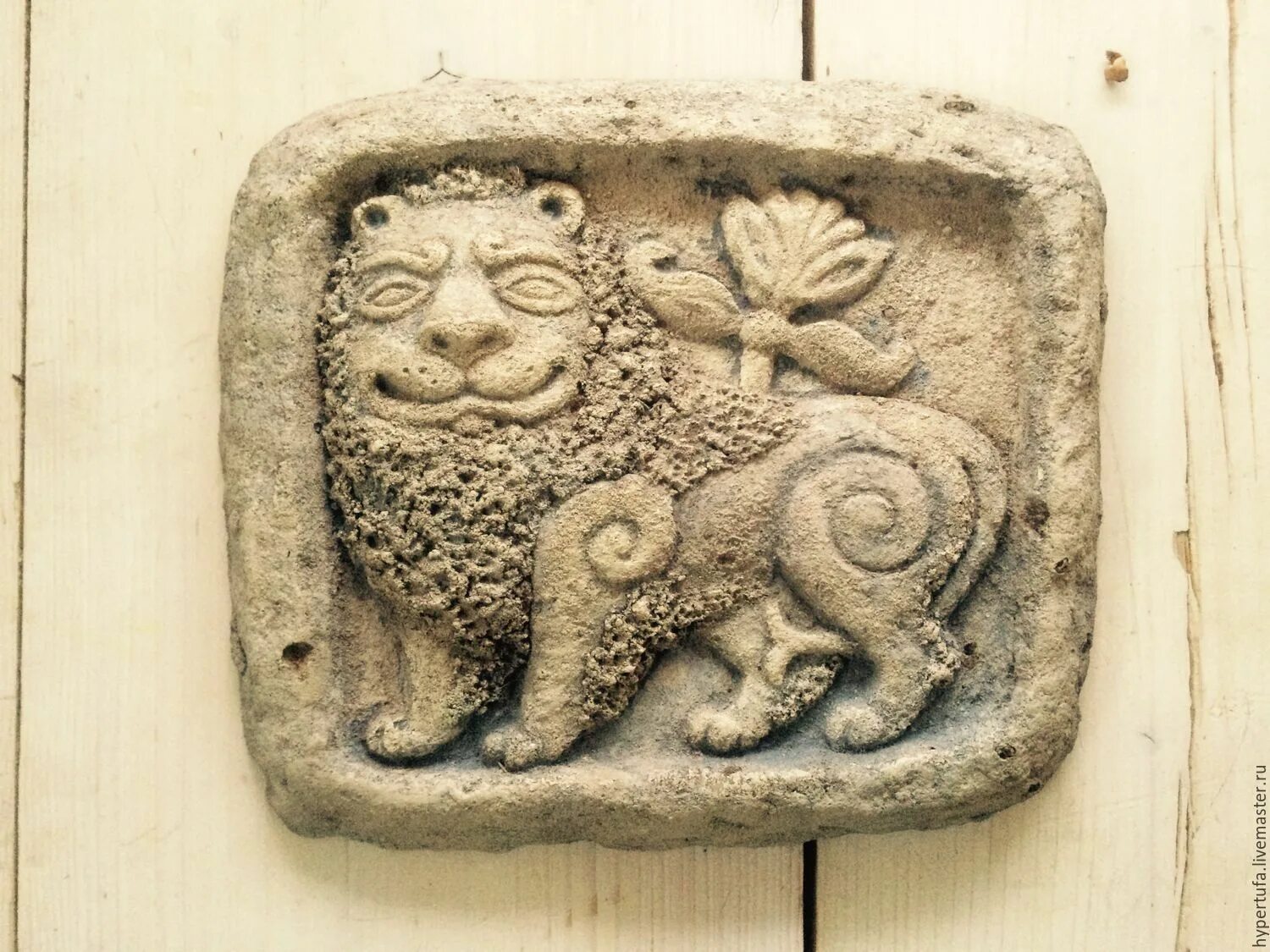 Лев в древнерусском искусстве. Лев на старославянском. Лев древние изображения. Славянский лев амулет. Зооморфный орнамент древней руси.