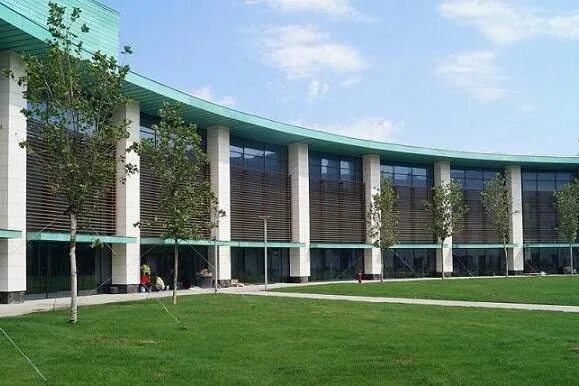 Ada university. Ada университет баку. Ada university. Университеты азербайджана ада. Ada universiteti.