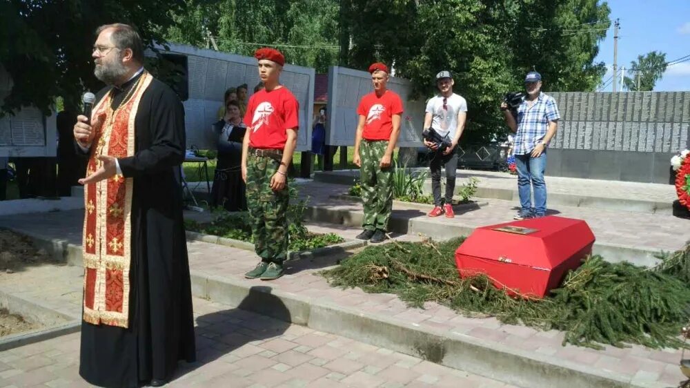 братская могила в капыревщине. ярцевский р-н д. кротово ярцевский район. храм покрова богоматери (д. капыревщина ярцевский район смоленская область.