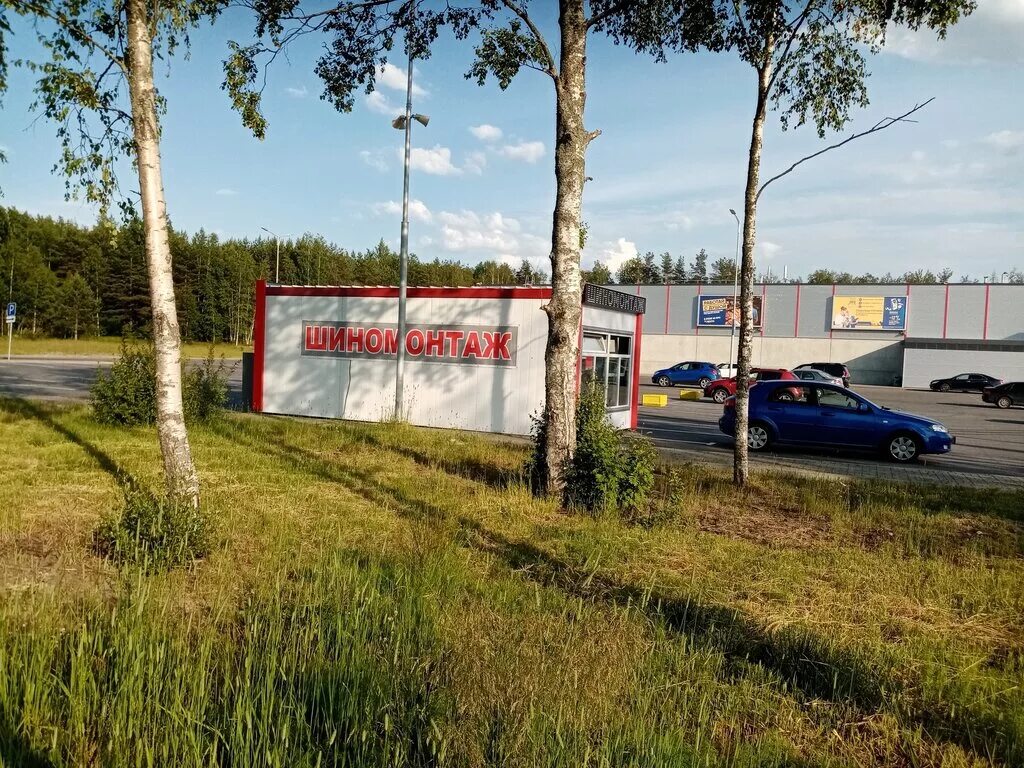 Ул академика анохина д 32. Фасад детейлинг студии. Республика татарстан, казань, ул. Мосгоршина шиномонтаж. Реклама шиномонтаж на улице.