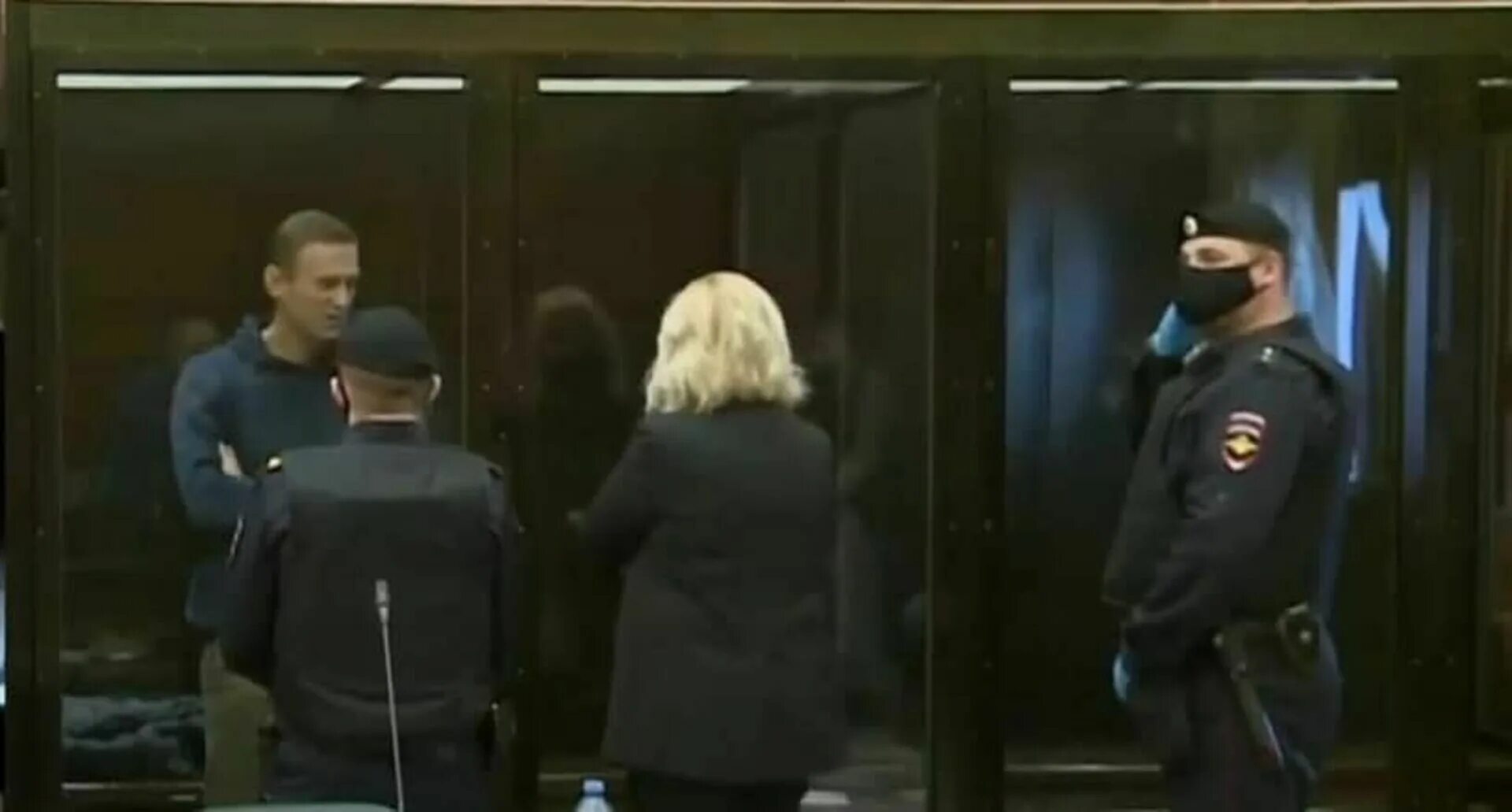 Навальный в зале суда. Суд над Навальным.