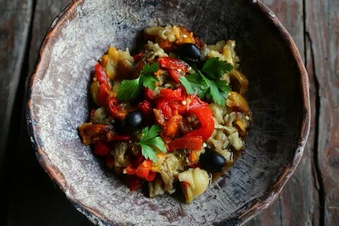 Салат с баклажанами и грецкими орехами