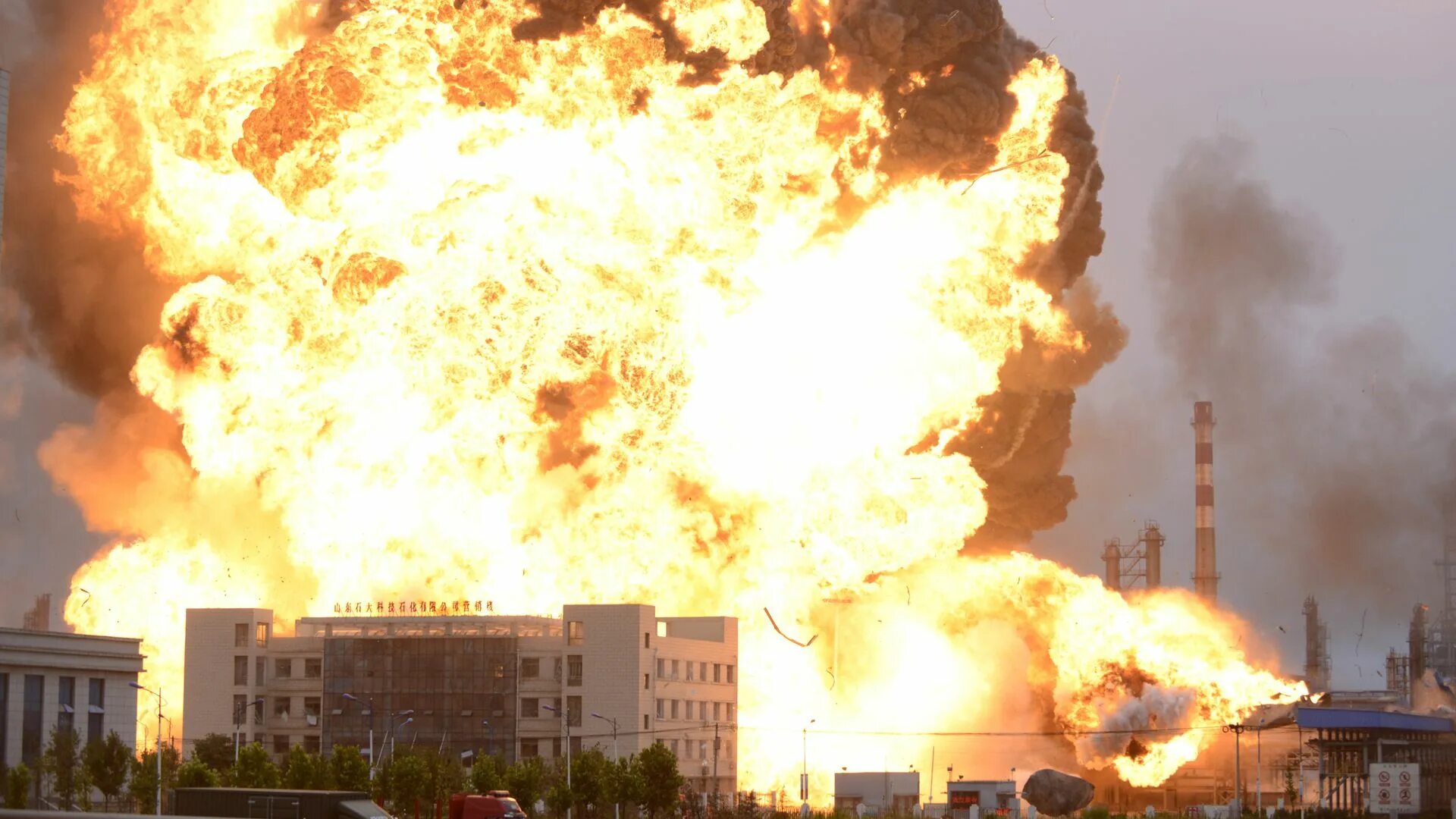 Сучжоу Китай химическая авария. Пожар на взрывоопасном объекте. Химический взрыв. Промышленные взрывы.