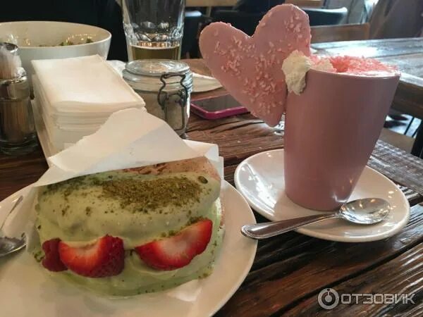 Friends forever никитская. Friends forever кафе интерьер. Friends forever cafe остоженка. Friends forever никитская. Friends forever никитская.