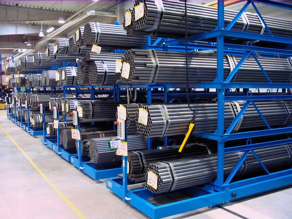 Труба профильная 40х20х1,5. Склад металлопроката. Стеллаж для металлопроката. Склад арматуры. База металлопроката.