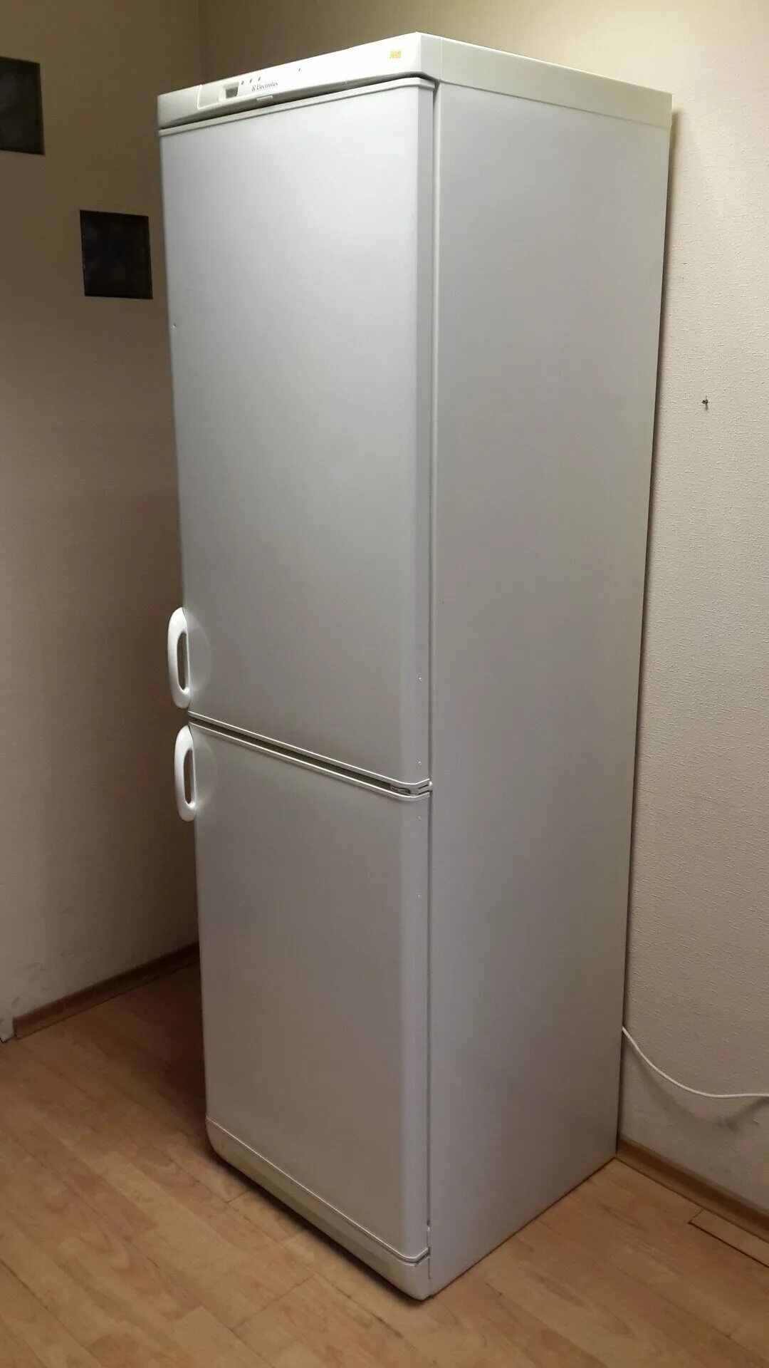 Холодильник Electrolux er4004b. Холодильник Электролюкс er8992b. Холодильник Electrolux er3217. Холодильник Electrolux er 8916.