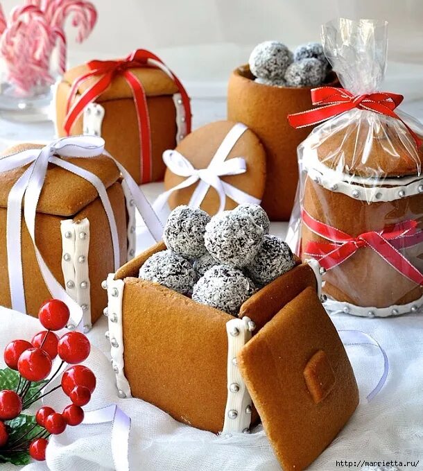 Подарочная коробка с едой. Коробка для съедобных букетов. Бокс с орехами. Съедобные коробочки. Ягодный бокс в подарок пошагово.