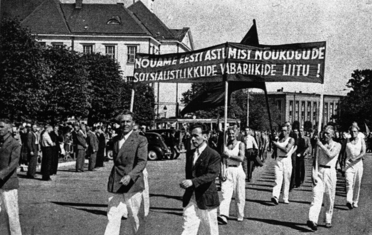 Движение национальный союз. Эстония 1940 год. 1940 Год присоединение Эстонии к СССР. Оккупация Прибалтики 1939-1940. Присоединение Латвии, Эстонии и Литвы к СССР В 1940.