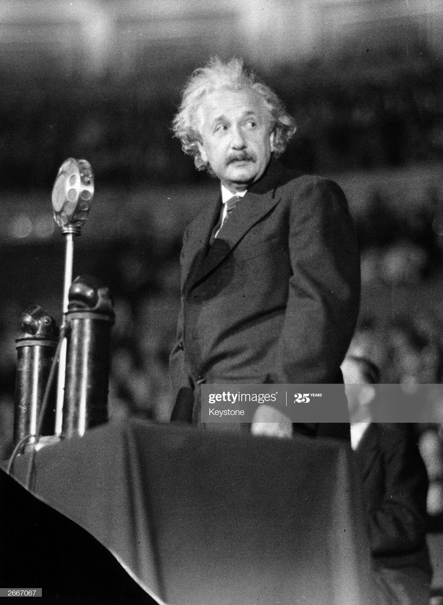 Эйнштейн в 1933 году. Эйнштейн Эйнштейн.