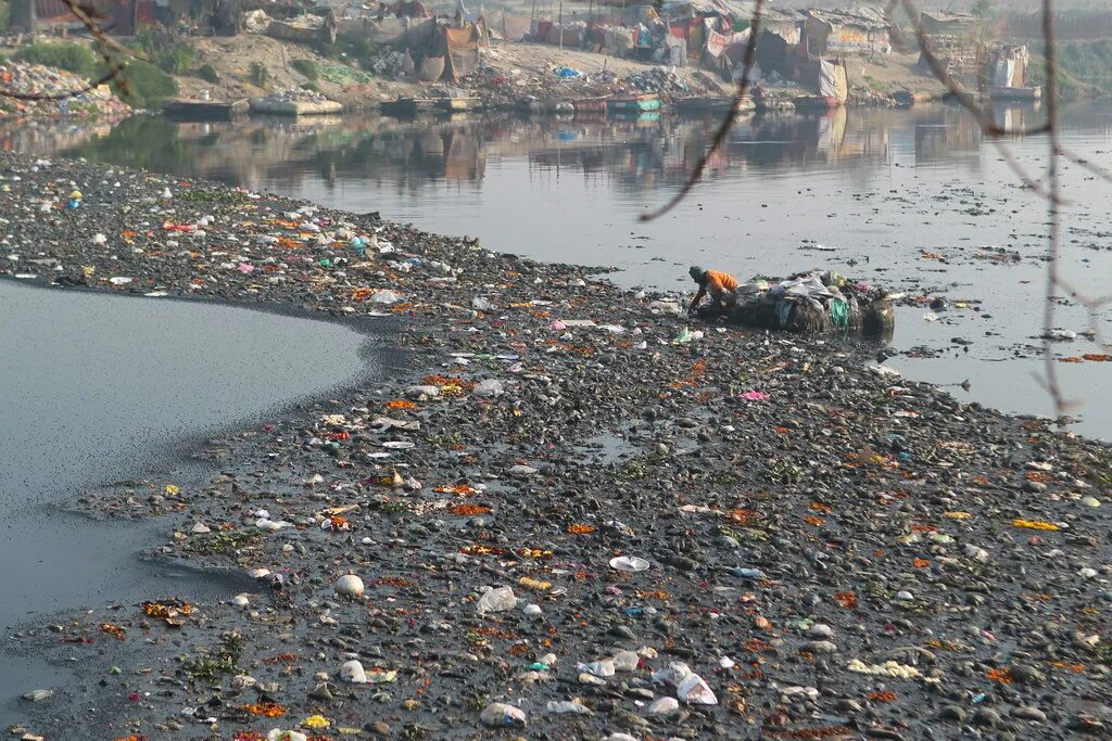 Река Цитарум Индонезия. Река Джамна грязная река. Река Терек загрязнение.