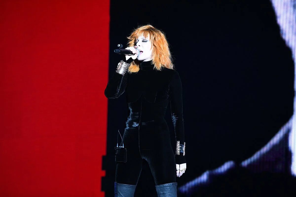 Mylene farmer live 2019. Mylene farmer live 2019. Mylene farmer 2019. Mylene farmer 2019 concert. Mylene farmer 2019.