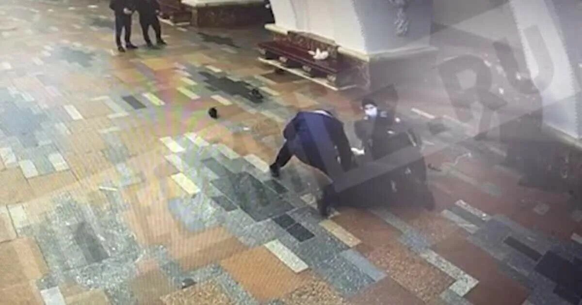 Нападение на полицейских в метро Москвы. Задержание в метро в Москве. Напали на полицейских в Московском метро. Нападение 2020