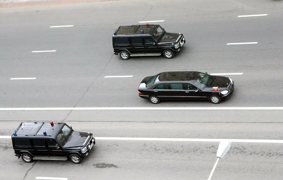 Кортежи можно складывать с помощью операции. Списки и кортежи в питоне. Понятие кортежа в математике. Кортеж машин. Кортеж медведева в москве.