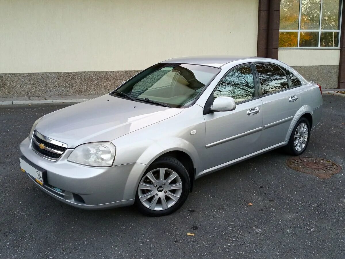 Купить лачетти в свердловской. Chevrolet Lacetti 2010. Chevrolet Lacetti 2010 седан серебристая. Лачетти седан 2010. Екатеринбург Шевроле Лачетти.