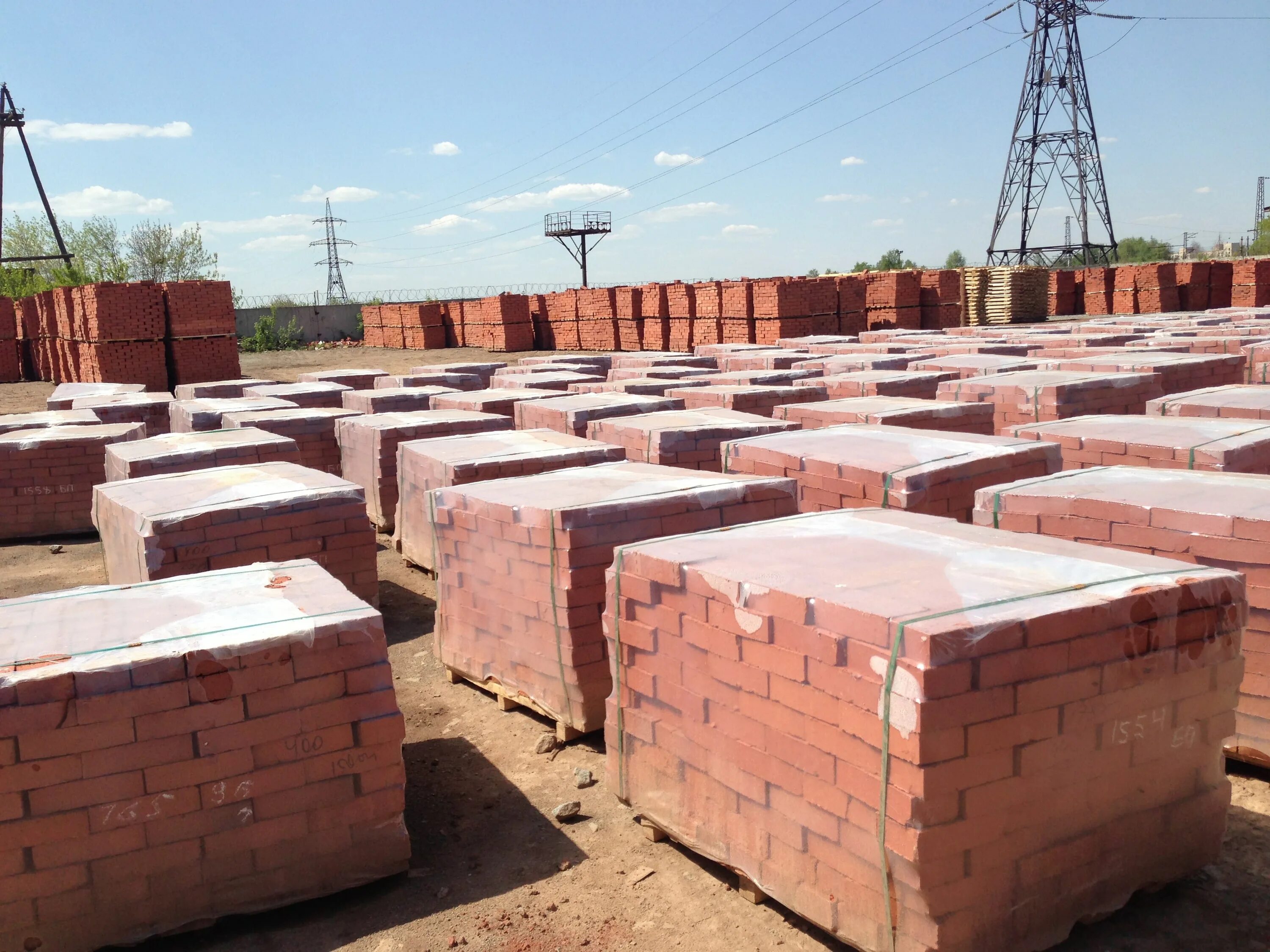 Кирпич должен. Облицовочный керамический строительный материал. Кирпич должен. Кладем кирпичную кладку. Сетка для кладки керамических блоков 380 мм.