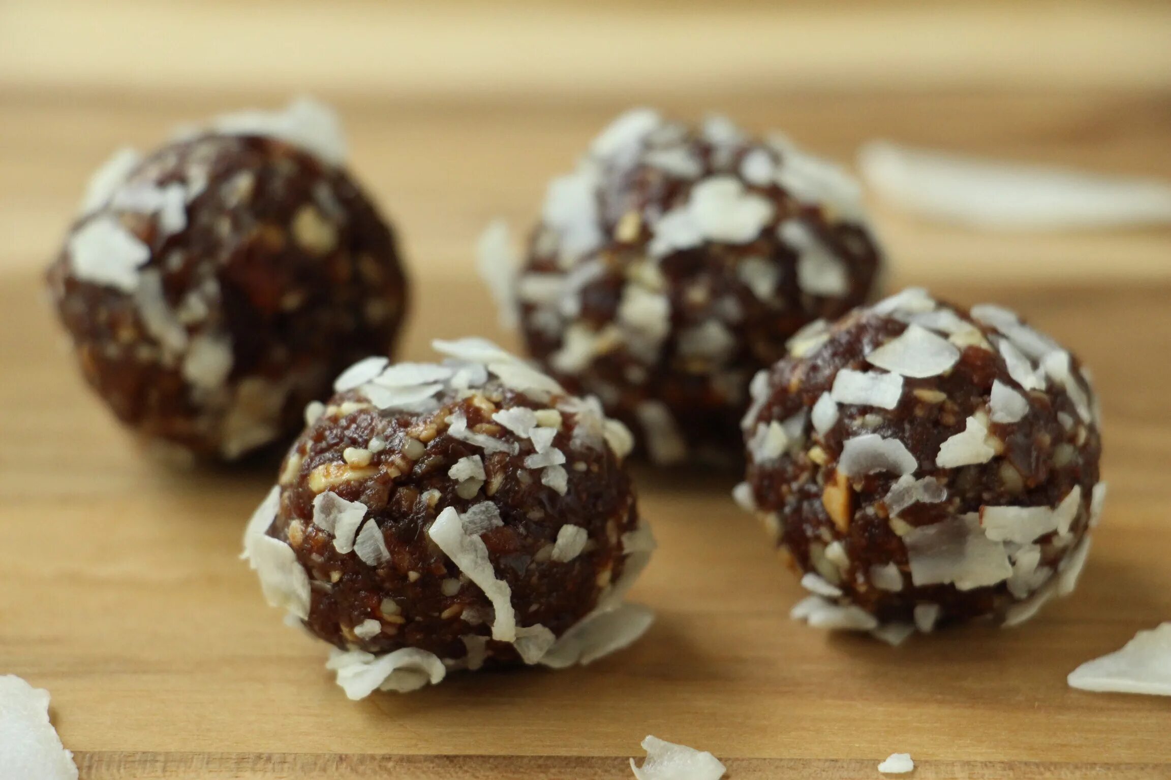 Nuts balls. Chocolate Coconut. Chocolate Coconut balls. Chocolate Ball nut. Mells Coconut Chocolate.