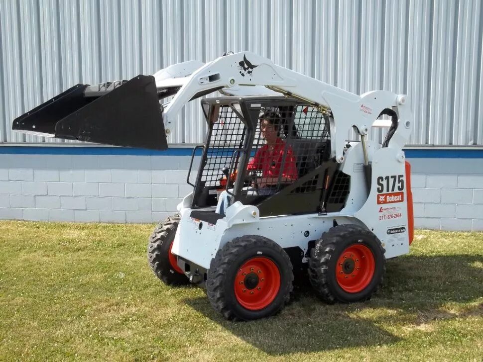 Услуги бобкэт. Погрузчик Bobcat s175. Мини погрузчик Bobcat s175. Бобкэт 175. Погрузчик Bobcat s530.