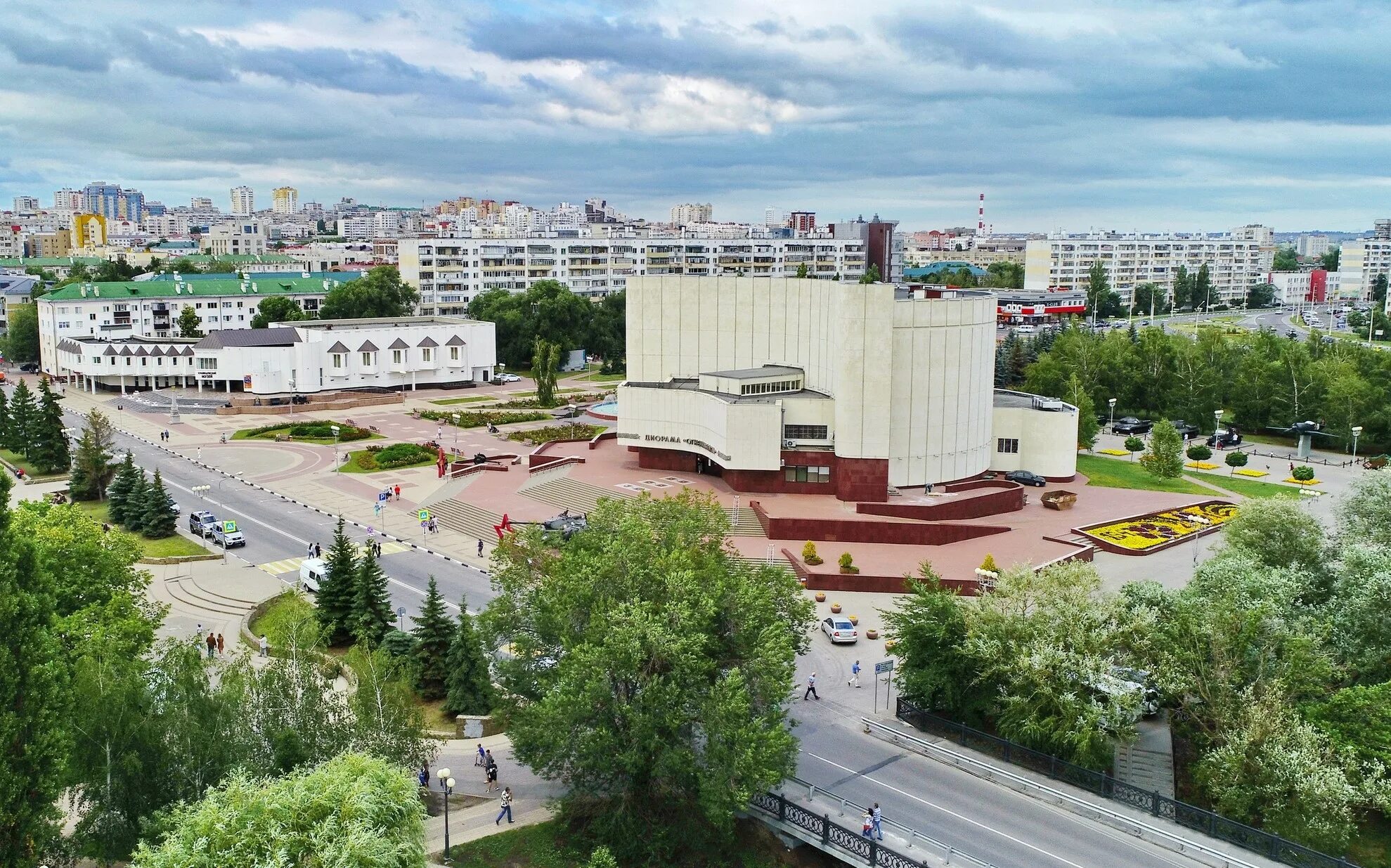 Культурный город белгород. Площадь трех музеев Белгород. Белгород центр города. Октябрь Белгород культурный центр. Культурный регион Белгород.