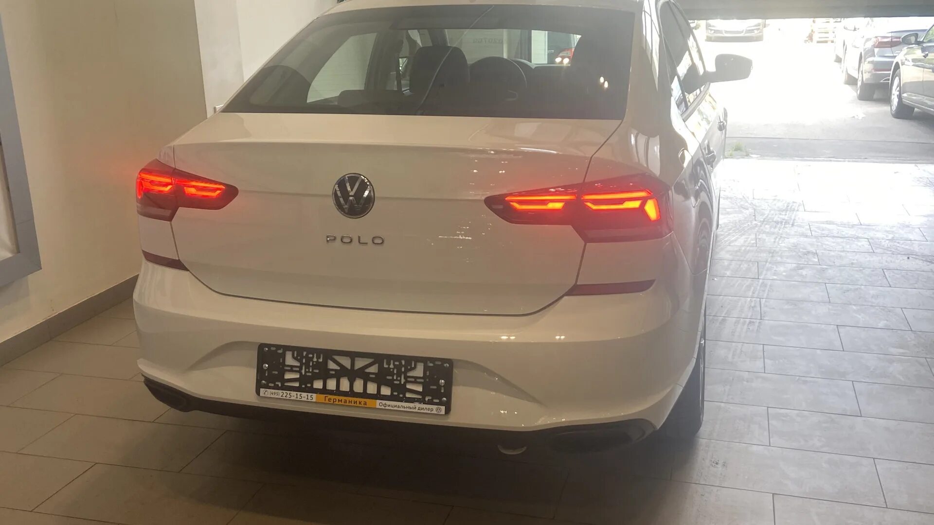 Задний бампер фольксваген поло седан 2021. Парктроник vw polo седан. Парктроники задние фольксваген поло. Парктроник задний vw polo. Поло фольксваген 2021 штатные парктроники.