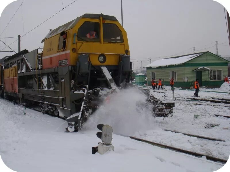 Реактивный снегоочиститель жд. Чистка жд путей. Роторный снегоочиститель ржд. Снегоочистительный поезд с тепловозом 2тэ116. Машина см2 ржд.